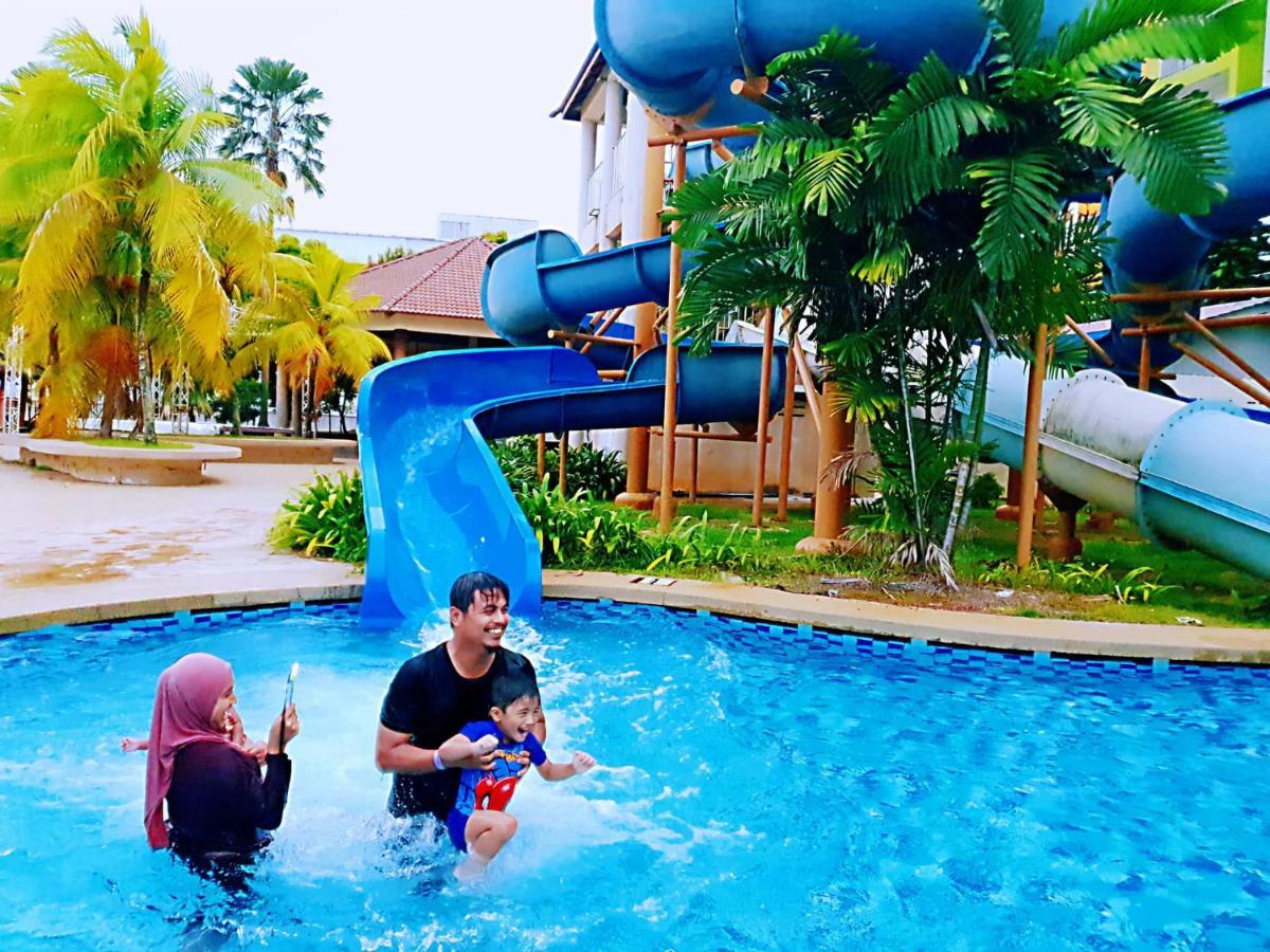 Melaka Top Largest Waterpark Resort - By Youbnb Homestay Melaka Екстериор снимка